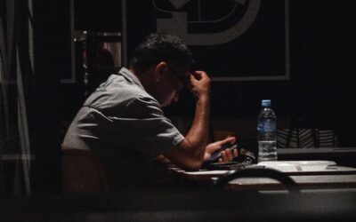 Cómo mantener una actitud positiva en los negocios y manejar los altibajos emocionales